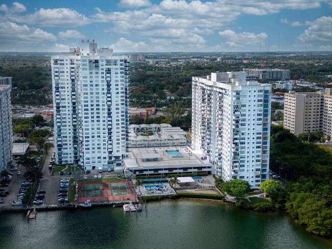Foto del edificio - 2780 NE 183rd St