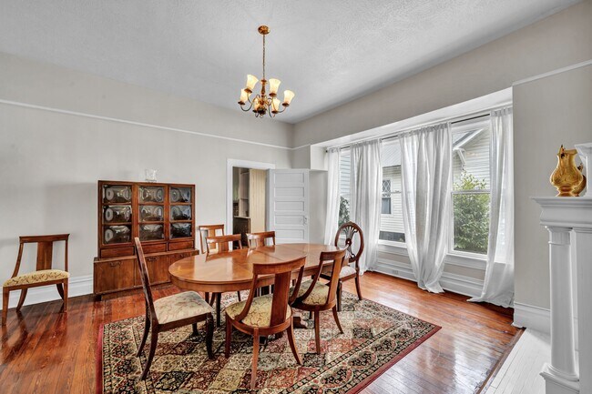 Foto del edificio - 527 Harrold Ave