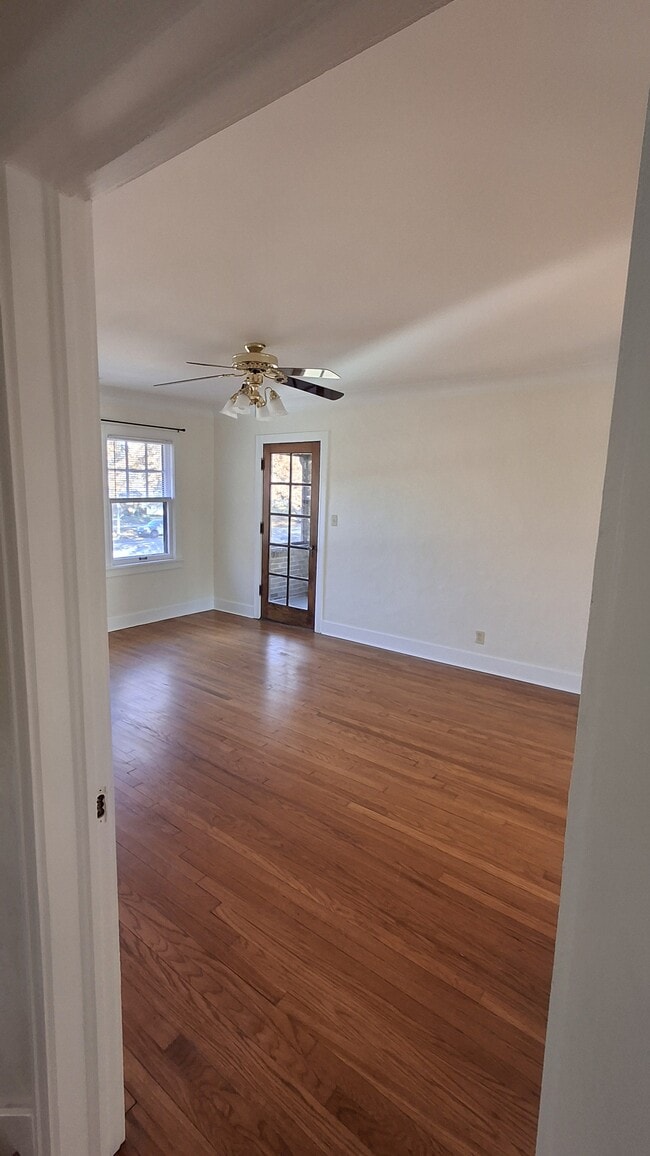 Living room - 417 E Meyer Blvd