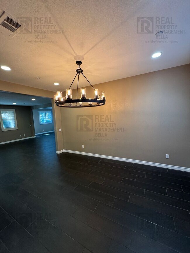 Foto del edificio - Luxury Living in Audie Murphy Ranch | Next-Gen Suite, Solar & Resort-Style Backyard