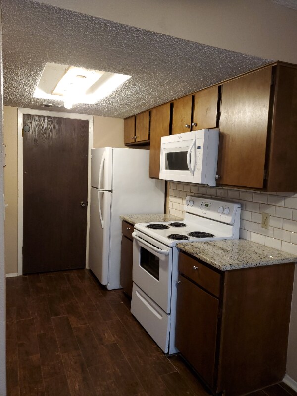 Foto del edificio - 1305 Camp Craft Rd