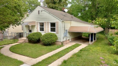 Building Photo - 9212 Pinedale St