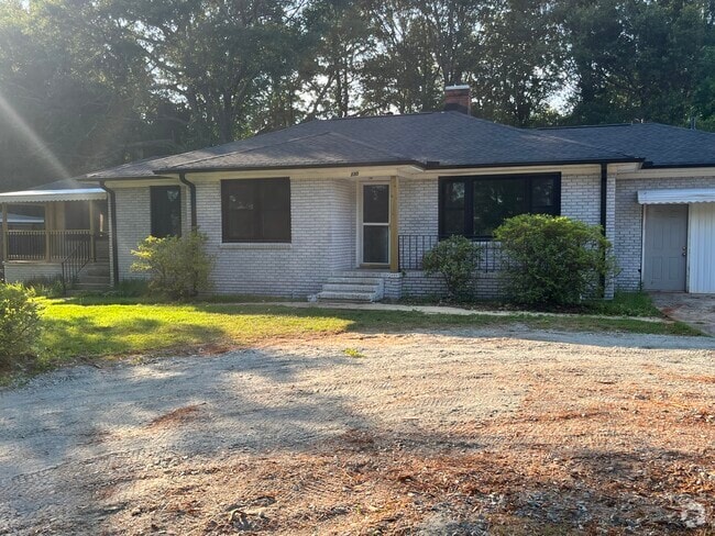 Building Photo - 220 Summey St