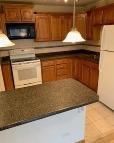 Foto del edificio - 3930 N Pine Grove Ave
