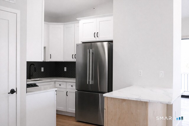 Foto del edificio - 937 Post Rd