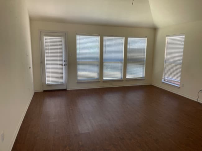 Building Photo - 412 Windridge Dr