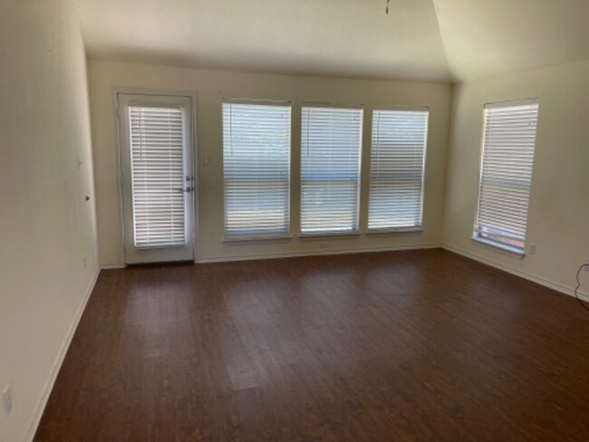 Foto del edificio - 412 Windridge Dr