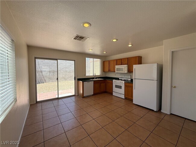 Foto del edificio - 5921 Forest Creek Rd