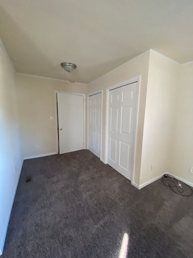 Building Photo - Classic 3 BR Brick House close to I-85 and...