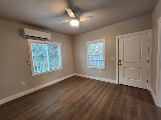 Building Photo - 845 9th Ave