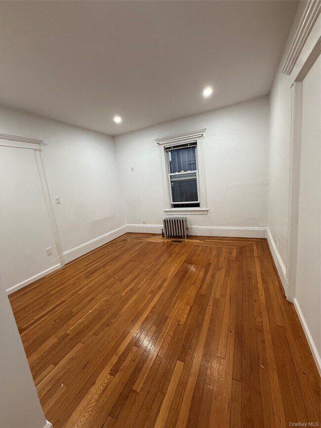 Building Photo - 162-15 85th Ave