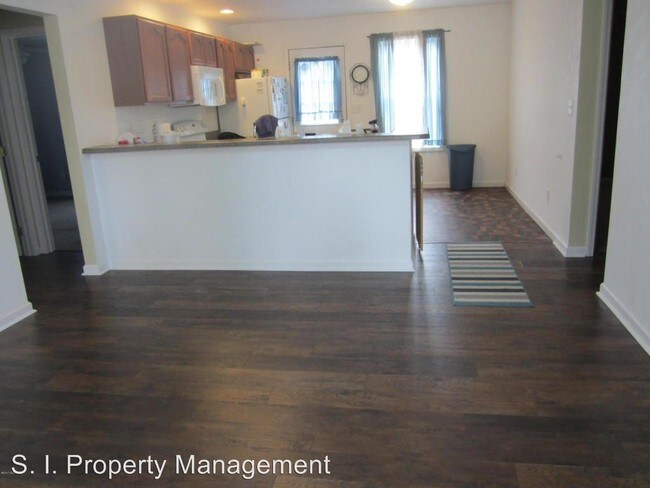 Building Photo - 3 br, 2 bath House - 605 W. Rigdon St
