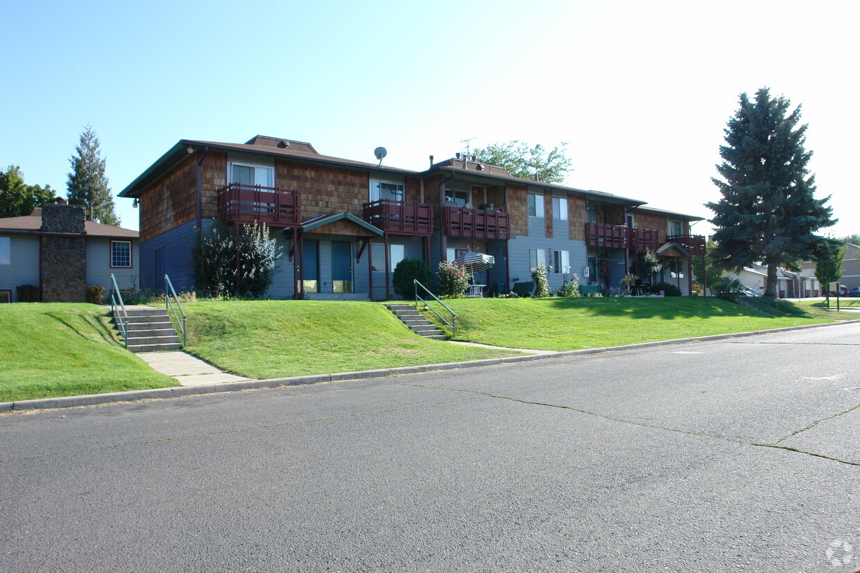 Building Photo - 2402-2422 E South Riverton Ave