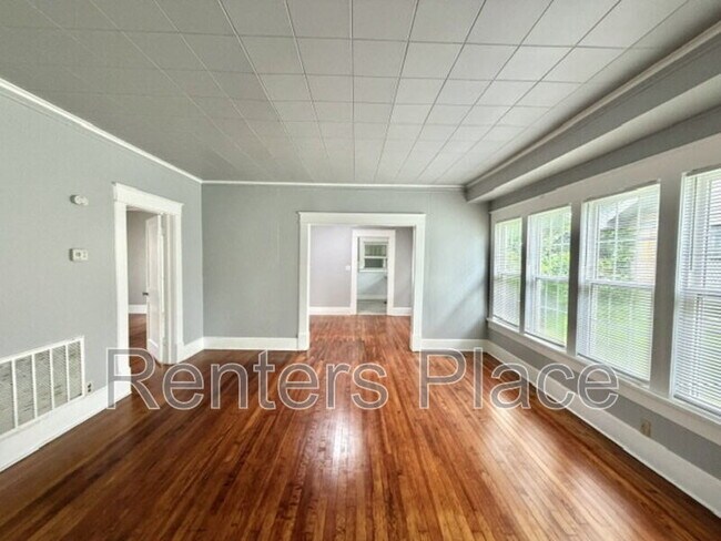 Foto del edificio - 204 S Birch St