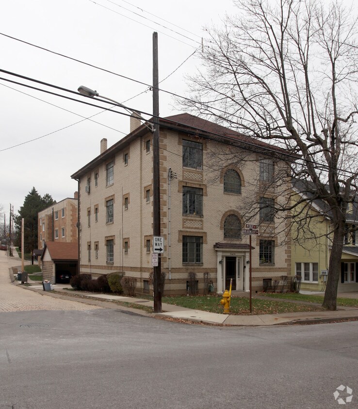 Building Photo - 21 N Meadowcroft Ave