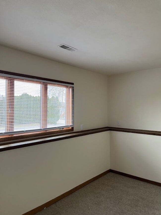 Building Photo - '001