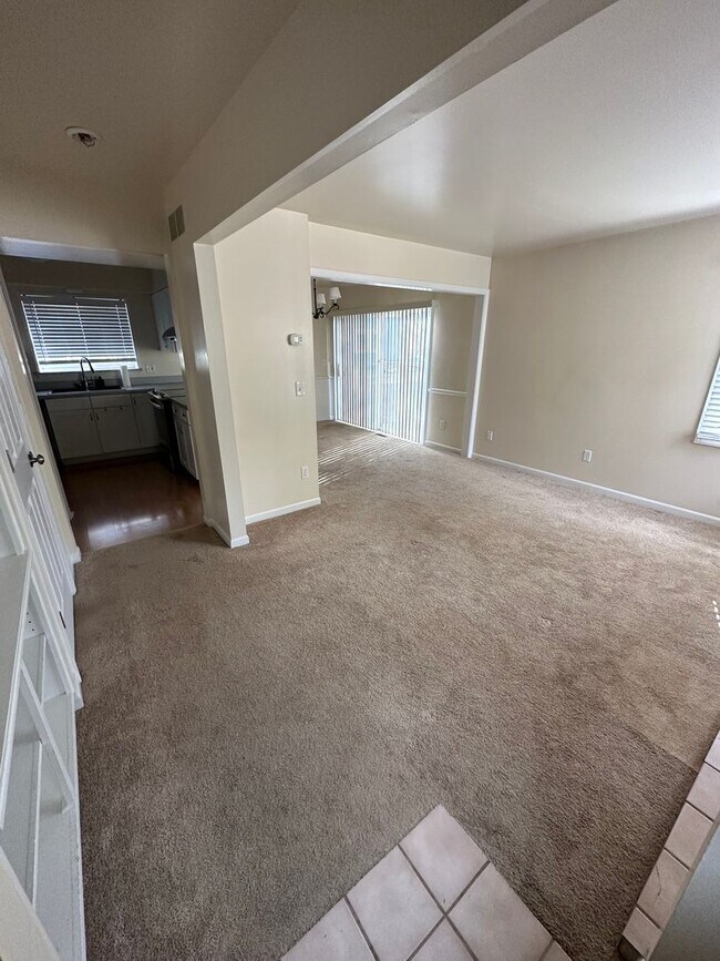 Building Photo - 2 Bedroom 1 Bath
