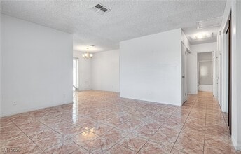 Building Photo - 6211 Meadow Brook Ln