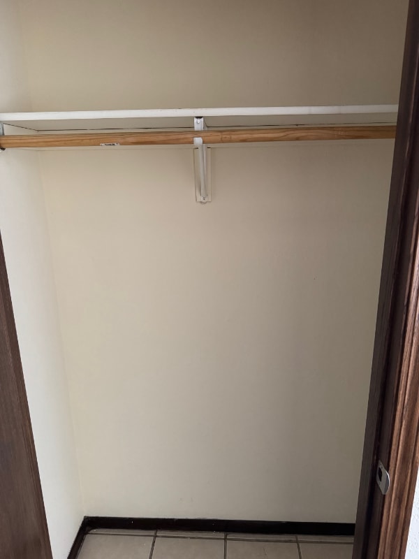 Building Photo - 995 St Albans St N