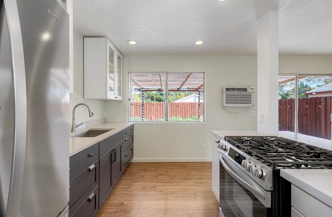 Foto del edificio - 2371 Berry St