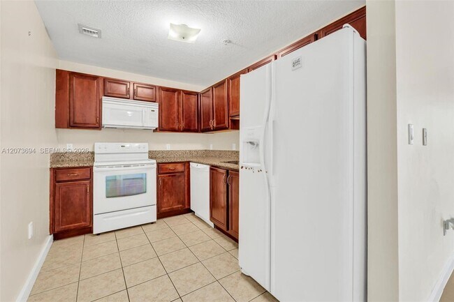 Foto del edificio - 5271 SW 8th St