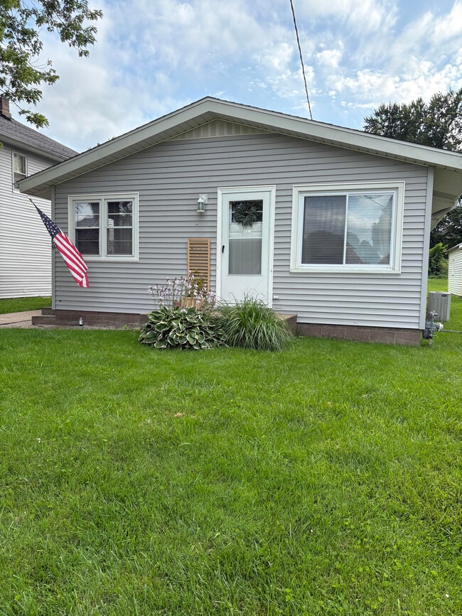 Building Photo - 309 19th Pl