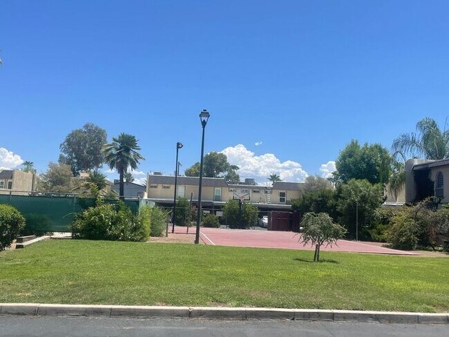 Building Photo - 3 Bed 2.5 Bath Pet-Friendly Retreat by The...