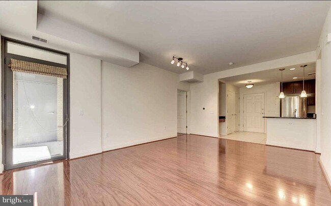 Building Photo - 525 N Fayette St