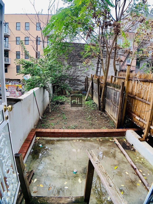 Building Photo - Large 3 BR Duplex with Private Yard