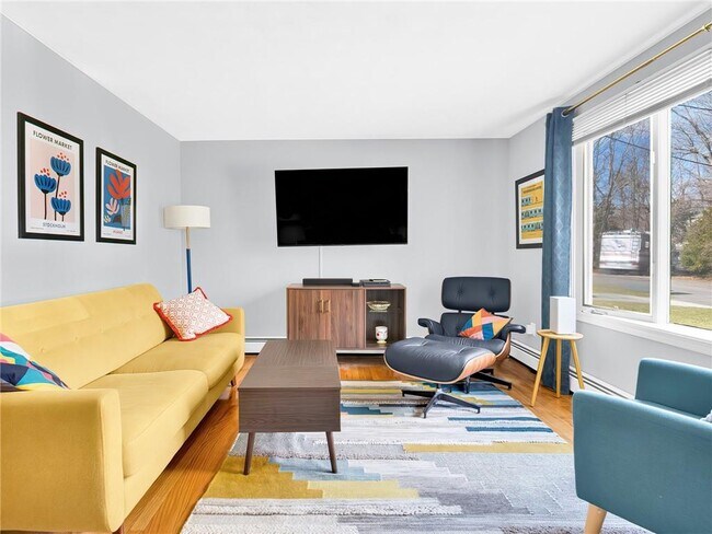 Foto del edificio - 32 Hamlin Ave