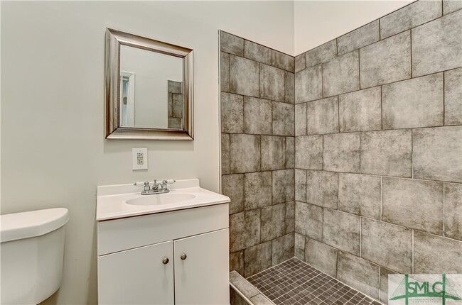 Building Photo - 520 E Waldburg St