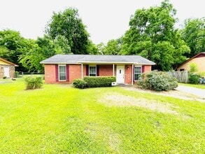 Building Photo - 2940 Moorcroft Dr