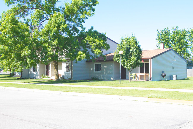 Building Photo - Diane Manor Apartments