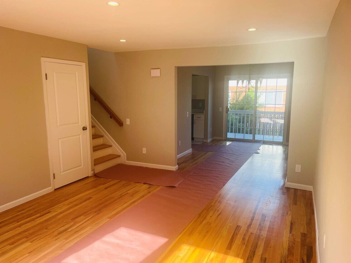 Primary Photo - 16 Oldwood Rd S