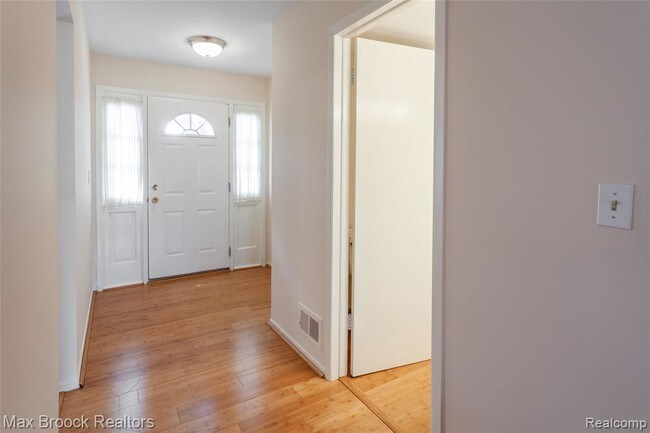 Building Photo - 1552 Brentwood Dr