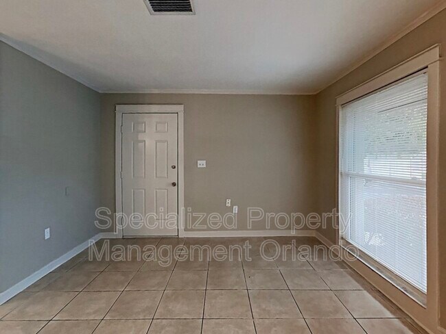 Building Photo - 614 Villa Cir