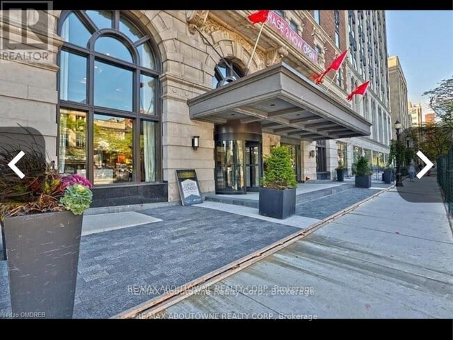 Building Photo - 118 King St E