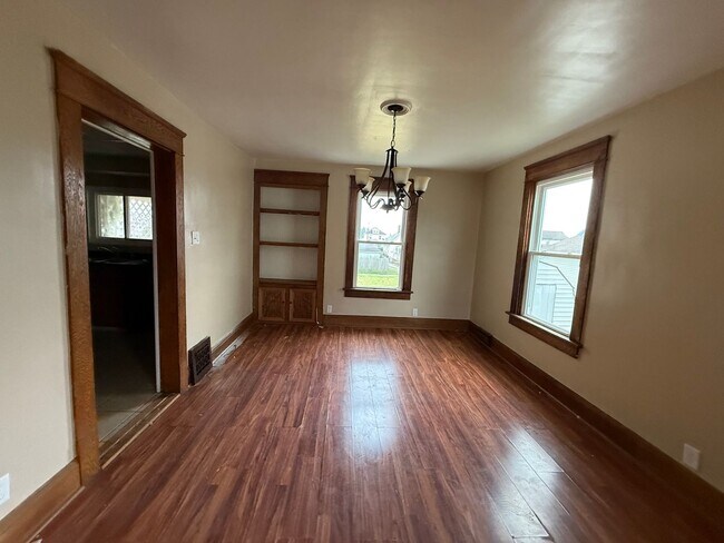 Foto del edificio - 3 bed 1 bath