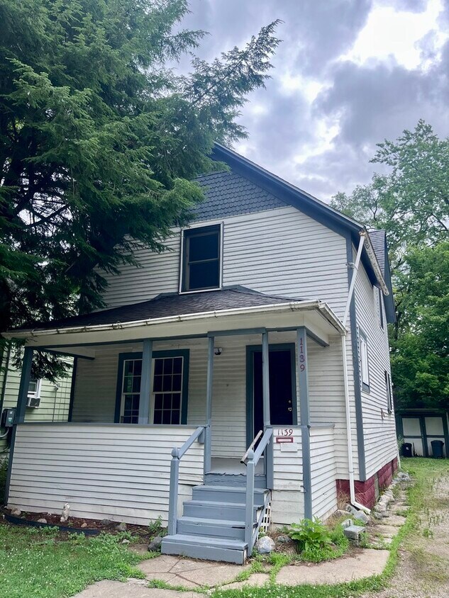 Foto principal - Newly Renovated Single Family Home!
