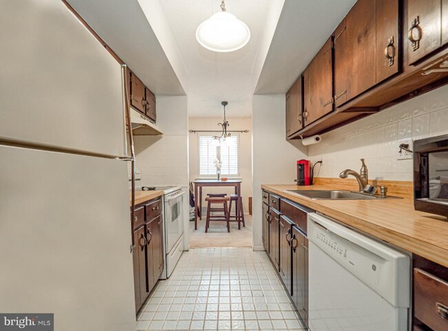 Foto del edificio - 1906 Valley Dr