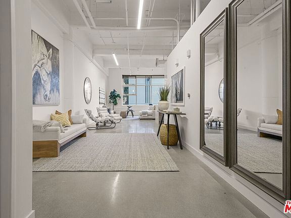 Building Photo - 1130 Flower St