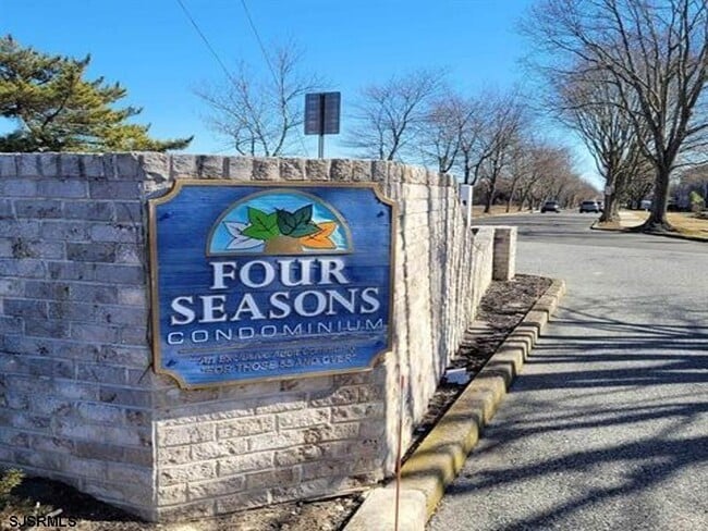 Building Photo - 2310 Dolphin Ave