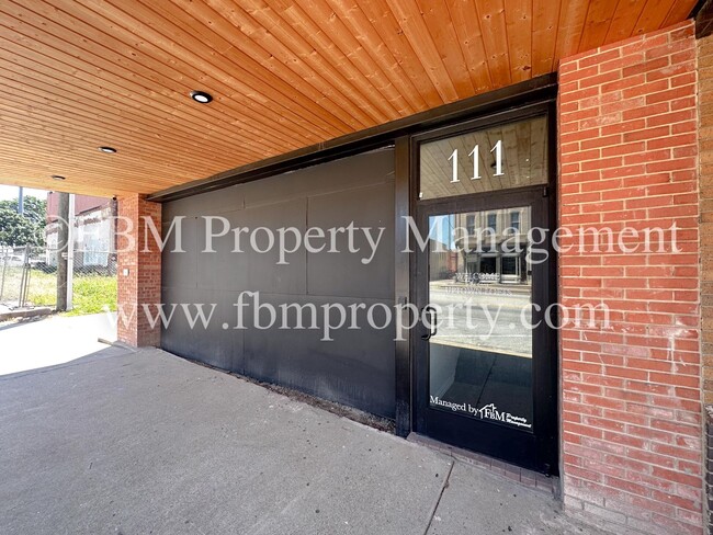 Building Photo - 111 W Ennis Ave