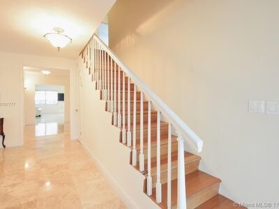 Foto del edificio - 5521 Sardinia St