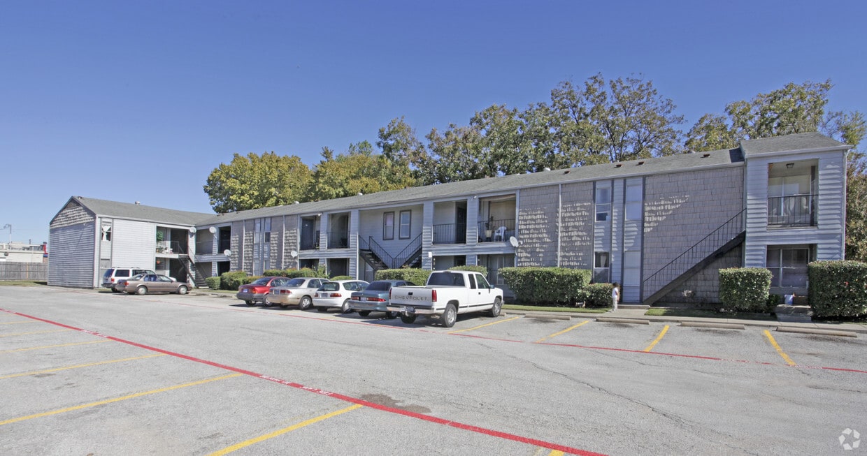Building Photo - Mustang Flats