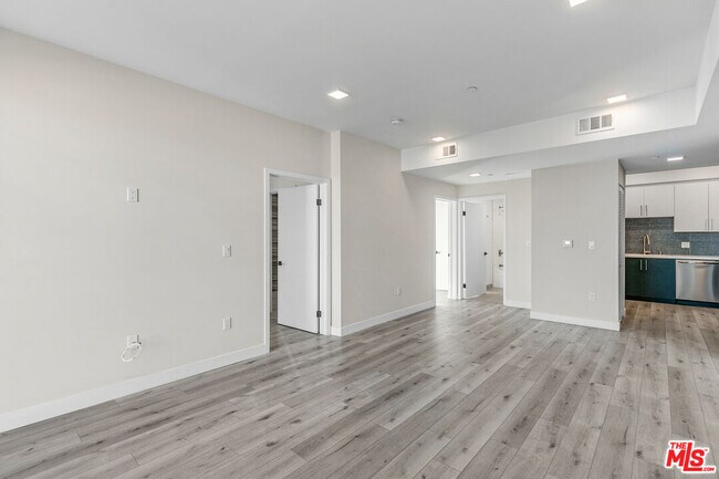 Foto del edificio - 1111 N Kenmore Ave