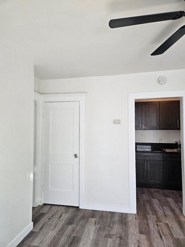 Foto del edificio - 830 E 20th St
