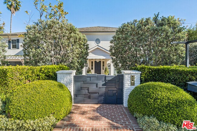 Foto del edificio - 458 Toyopa Dr