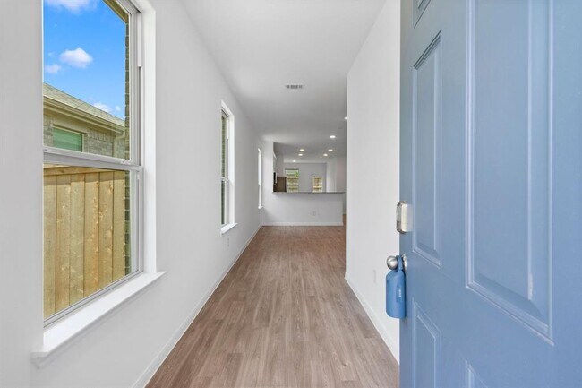 Building Photo - 14543 Cedar Ledge Ln