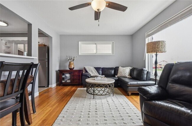Foto del edificio - Updated Brick Ranch with Gorgeous Finishes & Ideal Location!